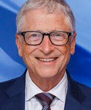 Bill Gates Jeffrey Epstein ile geçirdiği ‘her dakika’ için özür dileyerek e-posta iddialarını yalanladı